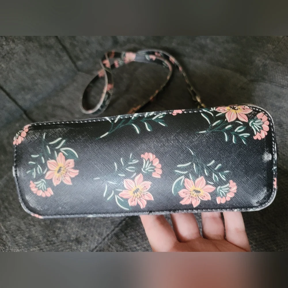 Steve Madden Floral Crossbody - Picture 6 of 10